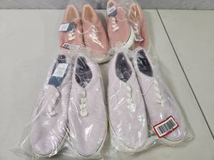 lot 80 image: 6 New Pairs Universal Thread Shoes Size 12W