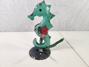 lot 101 image: Handmade Recycled Metal Seahorse