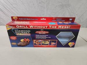 lot 125 image: New Diamond Gourmet Grill and Bake Mats