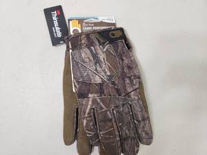 lot 177 image: New Buck Brush Bellingham Camo Performance Insulated Gloves