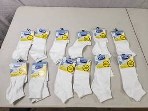 lot 183 image: 12 New Pair of Dr Scholls Diabetic and Circulatory Socks