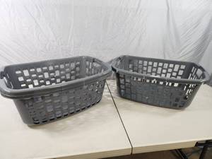 lot 185 image: 3 Clothes Baskets