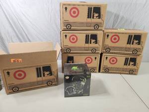 lot 1B image: 6 New Funko Pop Alien 40th Anniversary Tshirt Collector Sets - Small