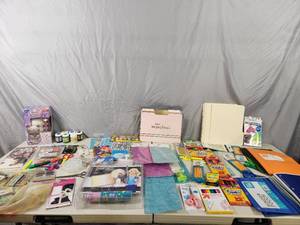 lot 204 image: Large Assortment of Craft and OfficeSchool Items