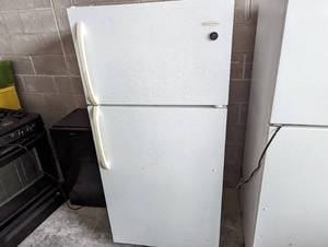 lot 24 image: Frigidaire refrigerator, inside nee...