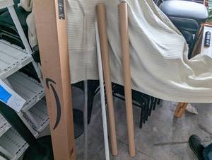 lot 29 image: 5 Tubes of plastic corner protector...