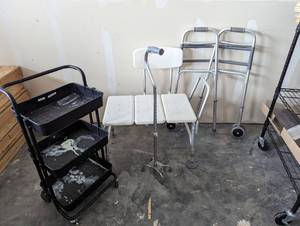 lot 52 image: Lot of medical equipment and aetal ...