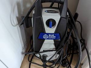 lot 57 image: Blue clean pressure washer...
