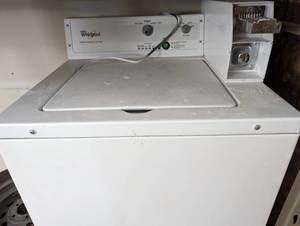 lot 66 image: Whirlpool coin operated washing mac...