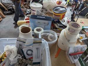lot 67 image: Shelf filled with painting supplies...