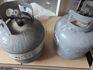 lot 70 image: 2 LP tanks...