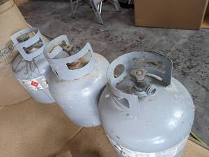 lot 72 image: 3 LP tanks...
