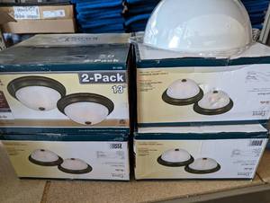 lot 81 image: 4 Boxes of lighting producs and a l...
