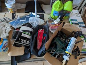 lot 82 image: Lot of chemicals, window blinds and...