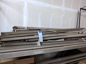 lot 109 image: Unassembled pallet rack set includi...