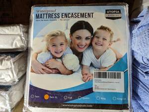 lot 147 image: 3 Twin XL mattress covers, waterpro...