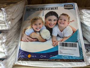 lot 148 image: 3 Twin XL mattress covers, waterpro...