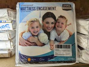 lot 149 image: 4 Twin XL mattress covers, waterpro...