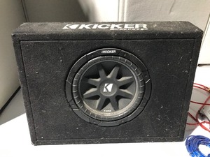 lot 21 image: Kicker comp speaker, 640 watt bass booster and speaker