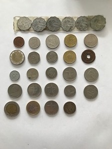 lot 25 image: 30 misc. foreign coins