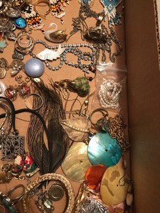 lot 51 image: Box of jewelry