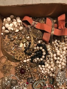 lot 55 image: Box of jewelry