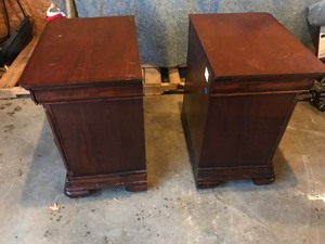 lot 66 image: 2 Night Stands