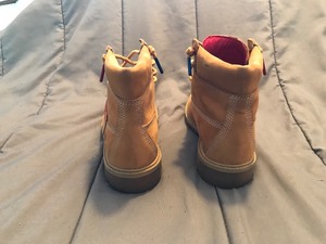 lot 118 image: Guaranteed waterproof Timberland 200 gram insulate boot  Size US 4