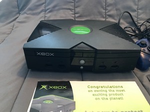 lot 123 image: Microsoft Original Xbox Video Game Console, Black with 2 controllers