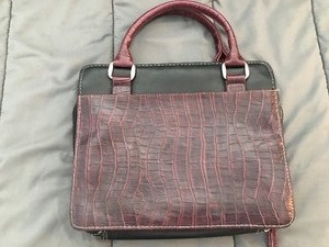 lot 126 image: Womens purse