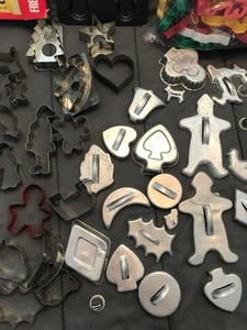 lot 131 image: Lot of cookie cutters & Nestle toll house cookie kids baking pan with original box