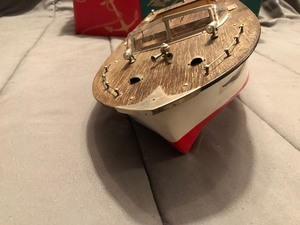 lot 136 image: Vintage 1950 era Fleet Line The Sea Wolf battery powered boat in original box
