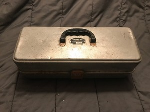 lot 165 image: Vintage UMCO 175A tackle box with tackle