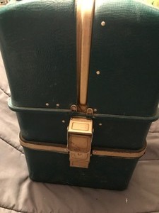 lot 176 image: Vintage UMCO 3500 U Tackle Box. Does have some rivets out on the latches and one rivet out on the top and the top plastic tray had some plastic worms melt into it. Other than that its in really good shape and a huge tackle box