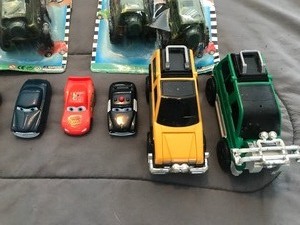 lot 332 image: Lot of toy cars