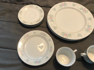 lot 340 image: China Garden Prestige Dishware made in China Jian Shiang