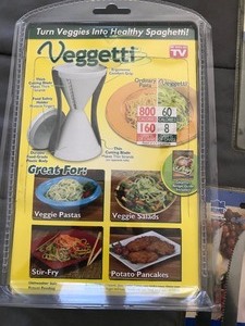 lot 373 image: 6 packs of Home master 4 piece steak knife sets and Veggetti spiral vegetable cutter