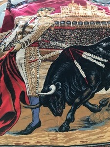 lot 376 image: Bull picture tapestry, candles, oven mitts, small purse, table cover and 4 fabric napkins