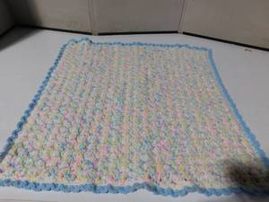 lot 211 image: Hand made baby blanket