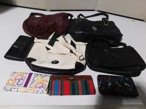 lot 212 image: 4 Name brand Leather purses and &nbsp4 billfolds