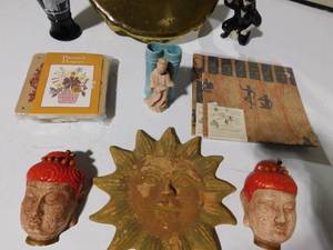 lot 221 image: Box of dcor
