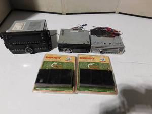 lot 222 image: 3 car radios and decoy retrievers 