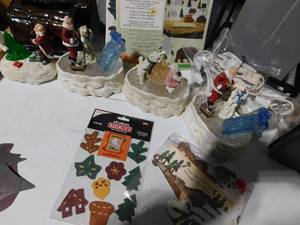 lot 236 image: 4 1998 polar bear light up christmas figurines and more