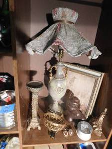 lot 257 image: Vintage style lamp, dcor and more