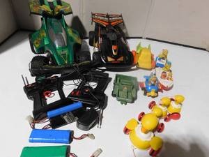lot 263 image: 2 remote control cars and vintage toys