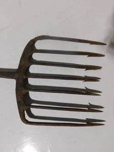 lot 382 image: Vintage fishing spear