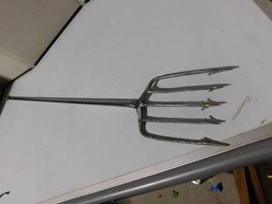 lot 383 image: Vintage fishing spear