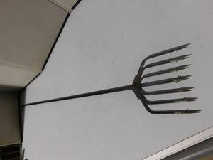 lot 384 image: Vintage fishing spear