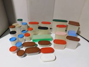 lot 404 image: Lot of vintage tupperware