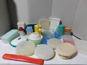 lot 405 image: Lot of vintage tupperware
